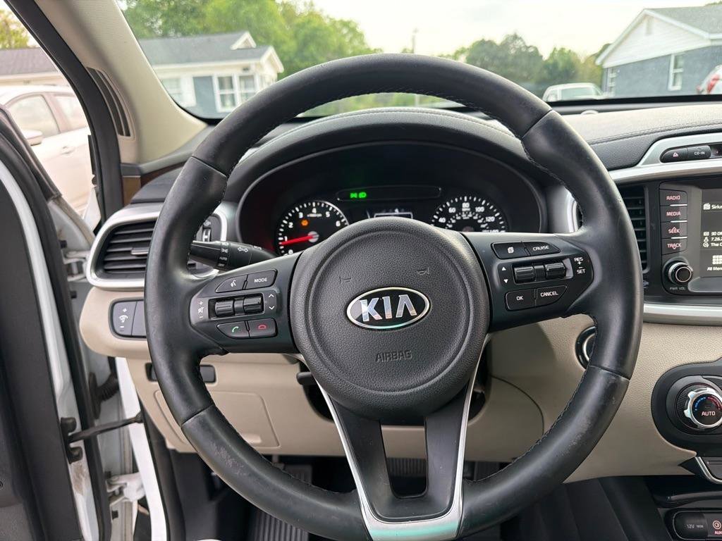 Used 2017 Kia Sorento LX w/ LX Convenience Package image 19
