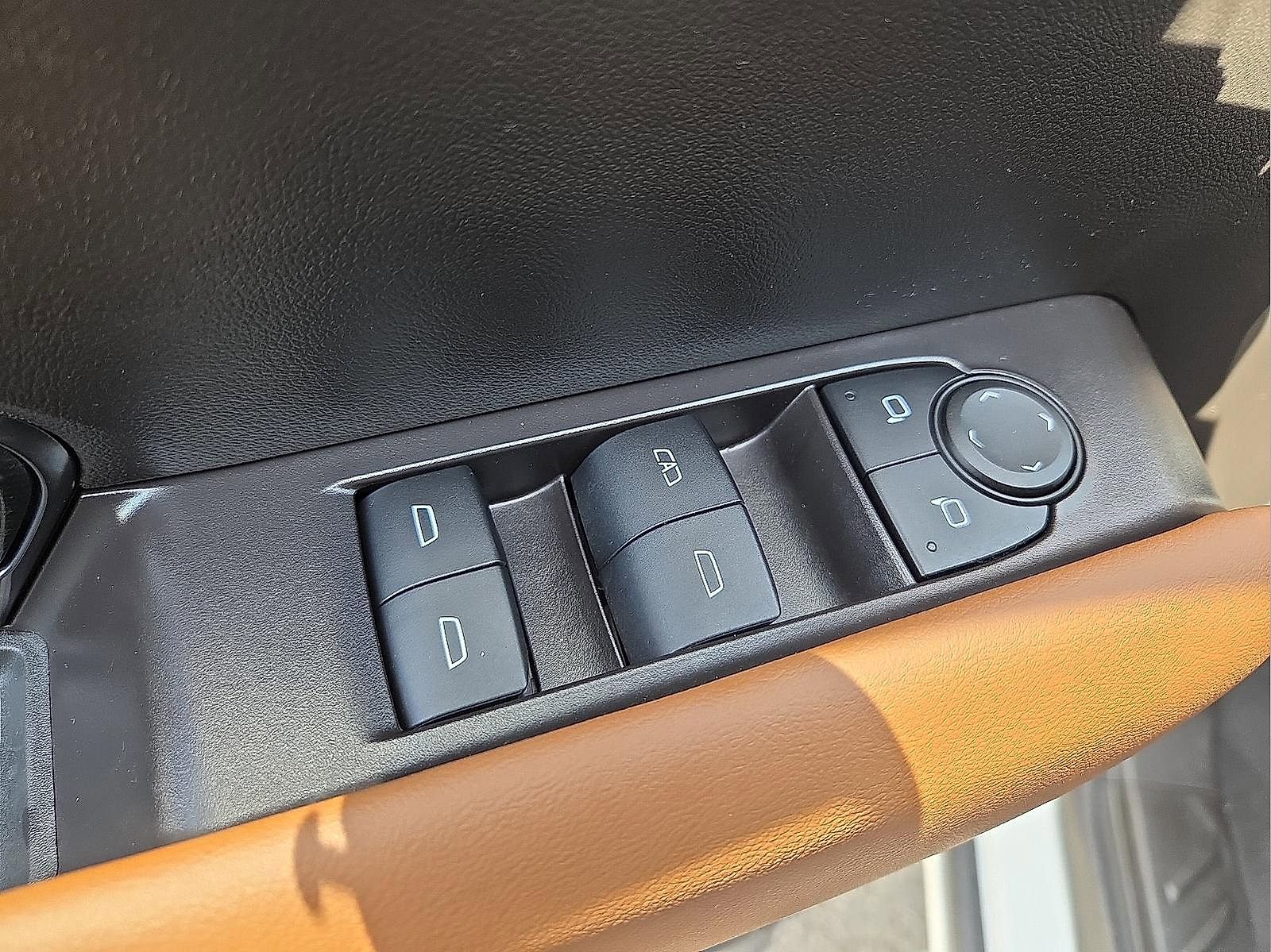 Used 2025 GMC Canyon AT4 image 15