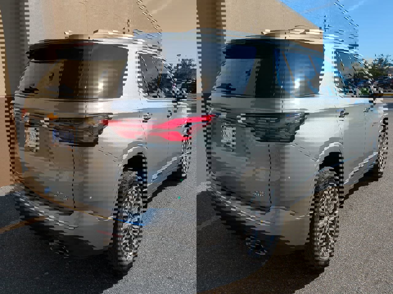 Used 2023 Chevrolet Traverse Premier image 4