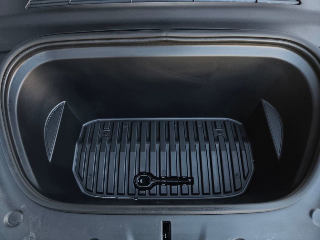 Used 2023 Tesla Model Y Long Range image 26