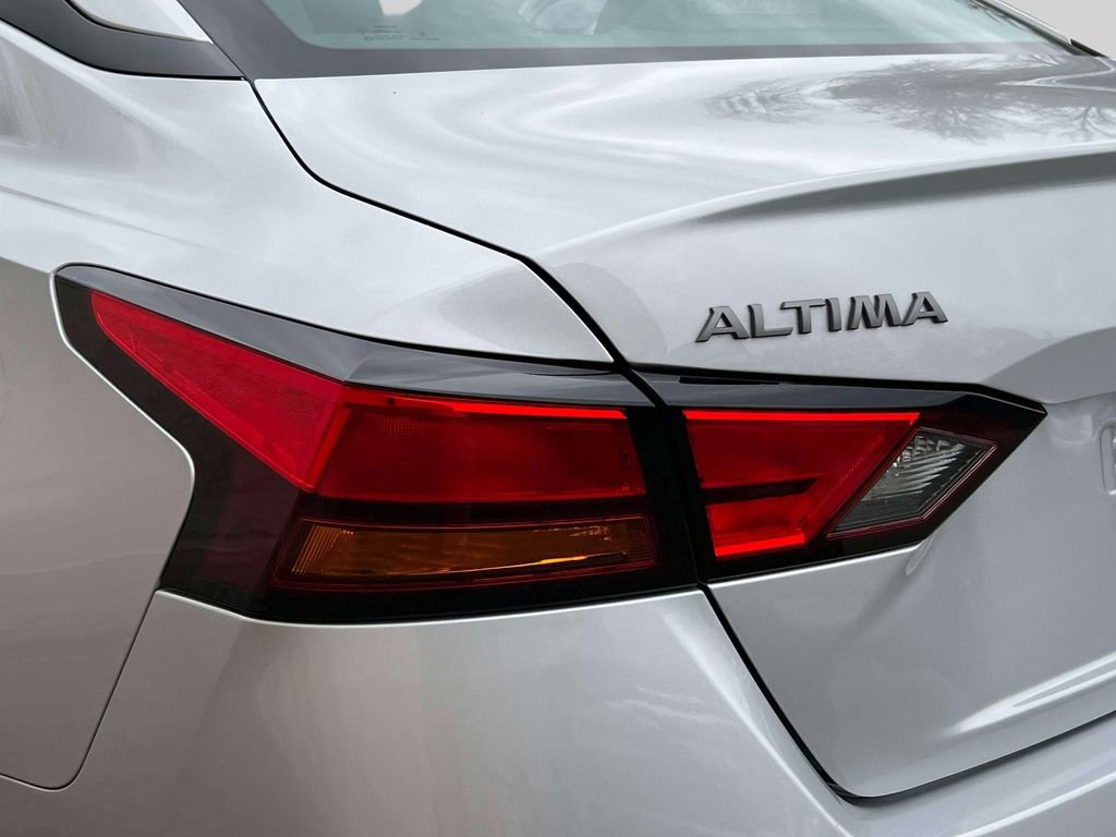 Used 2024 Nissan Altima 2.5 SV image 10