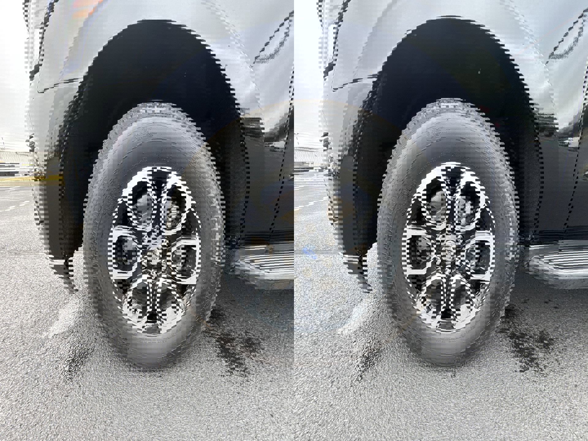 Used 2024 Ford Expedition Max XLT image 10