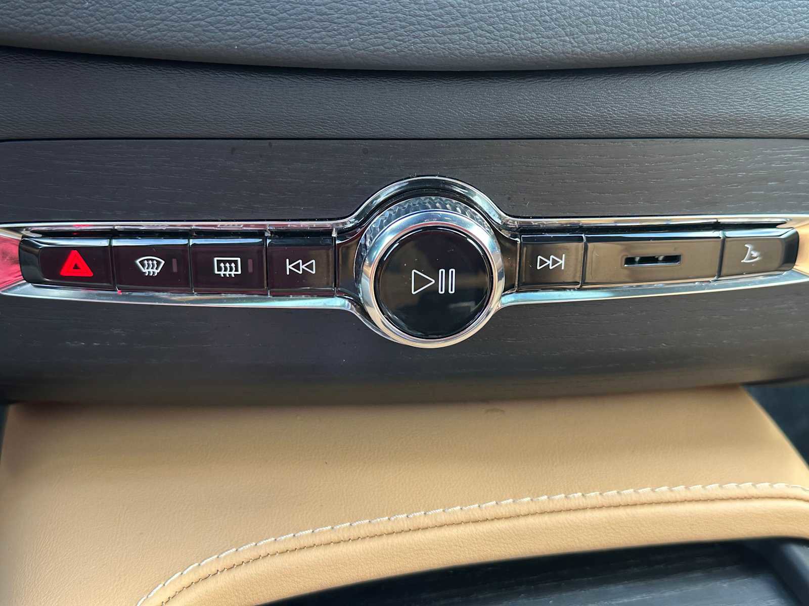 Used 2025 Volvo XC90 B6 Ultra w/ Lounge Package image 30