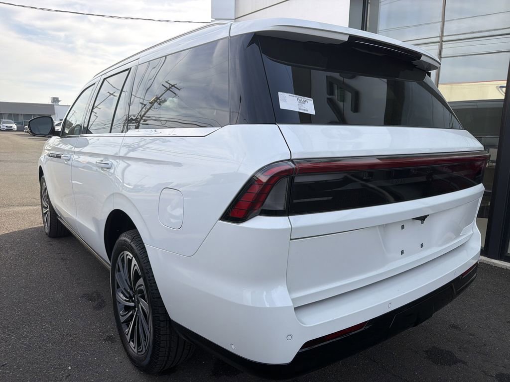 New 2025 Lincoln Navigator Black Label AWD/4WD image 2