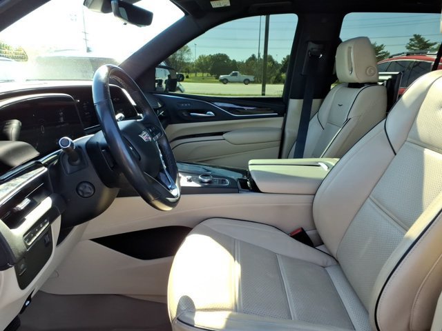 Used 2021 Cadillac Escalade Premium Luxury w/ LPO, Illumination Package AWD/4WD image 26
