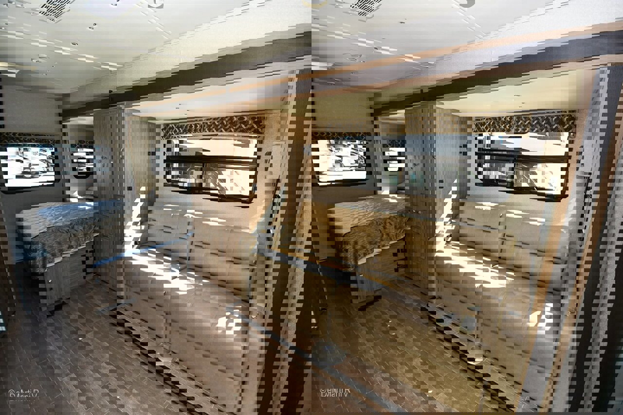 Used 2018 Mercedes-Benz Sprinter 3500 image 4