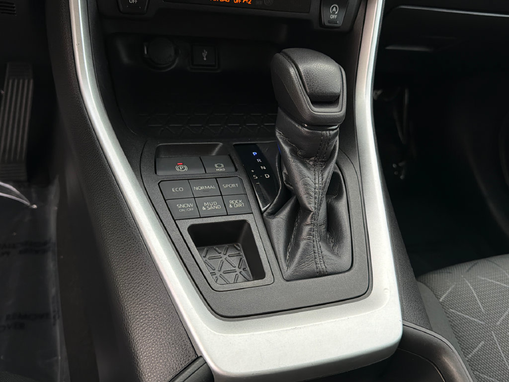 Used 2021 Toyota RAV4 XLE AWD/4WD image 26