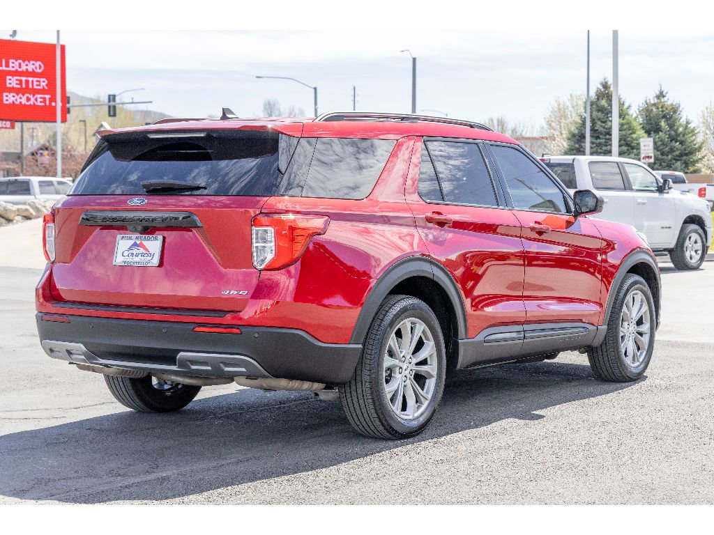 Used 2023 Ford Explorer XLT w/ Equipment Group 202A image 3