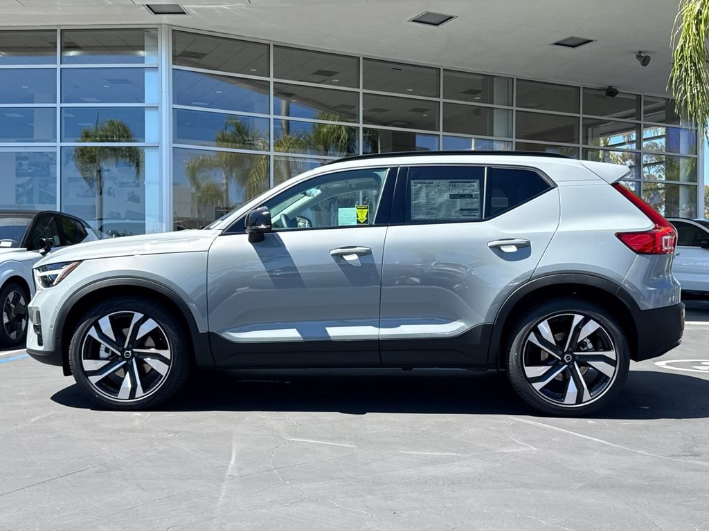 New 2026 Volvo XC40 B5 Plus w/ Protection Package Premier AWD/4WD image 2