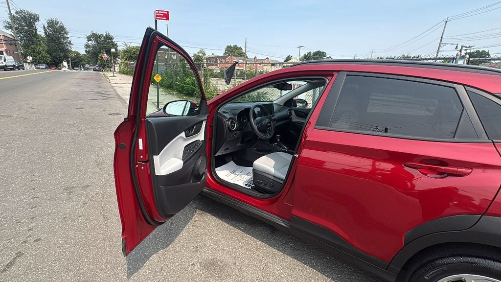 Used 2023 Hyundai Kona SEL w/ Cargo Package AWD/4WD image 10
