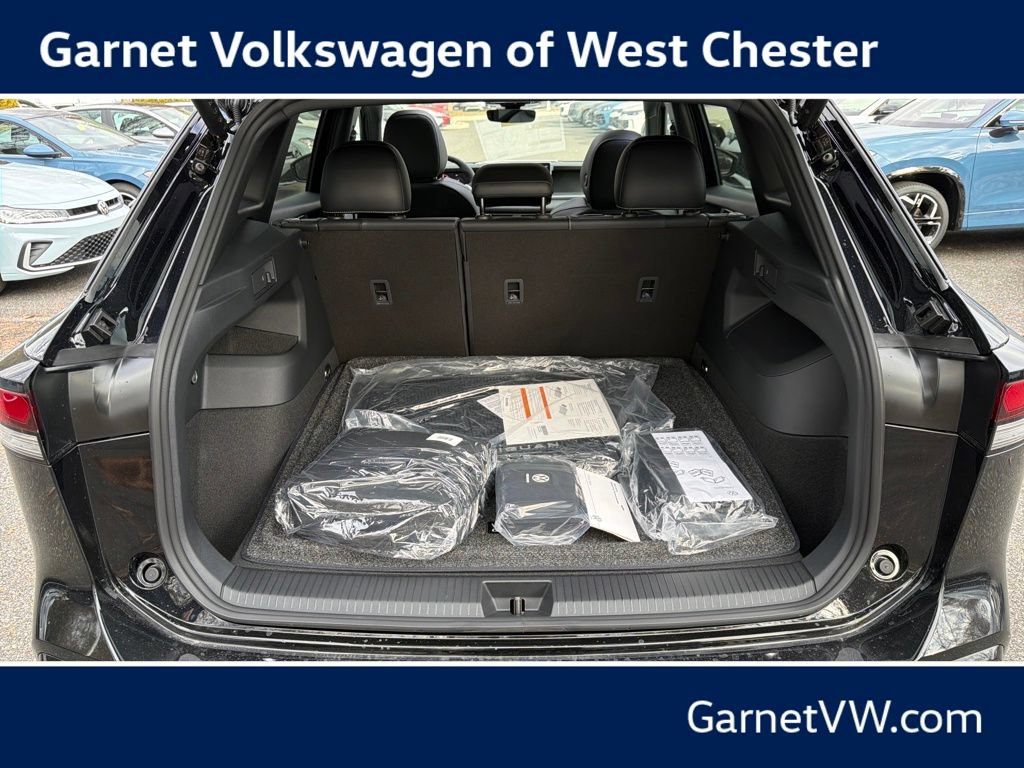 New 2026 Volkswagen Tiguan SE R-Line AWD/4WD image 16