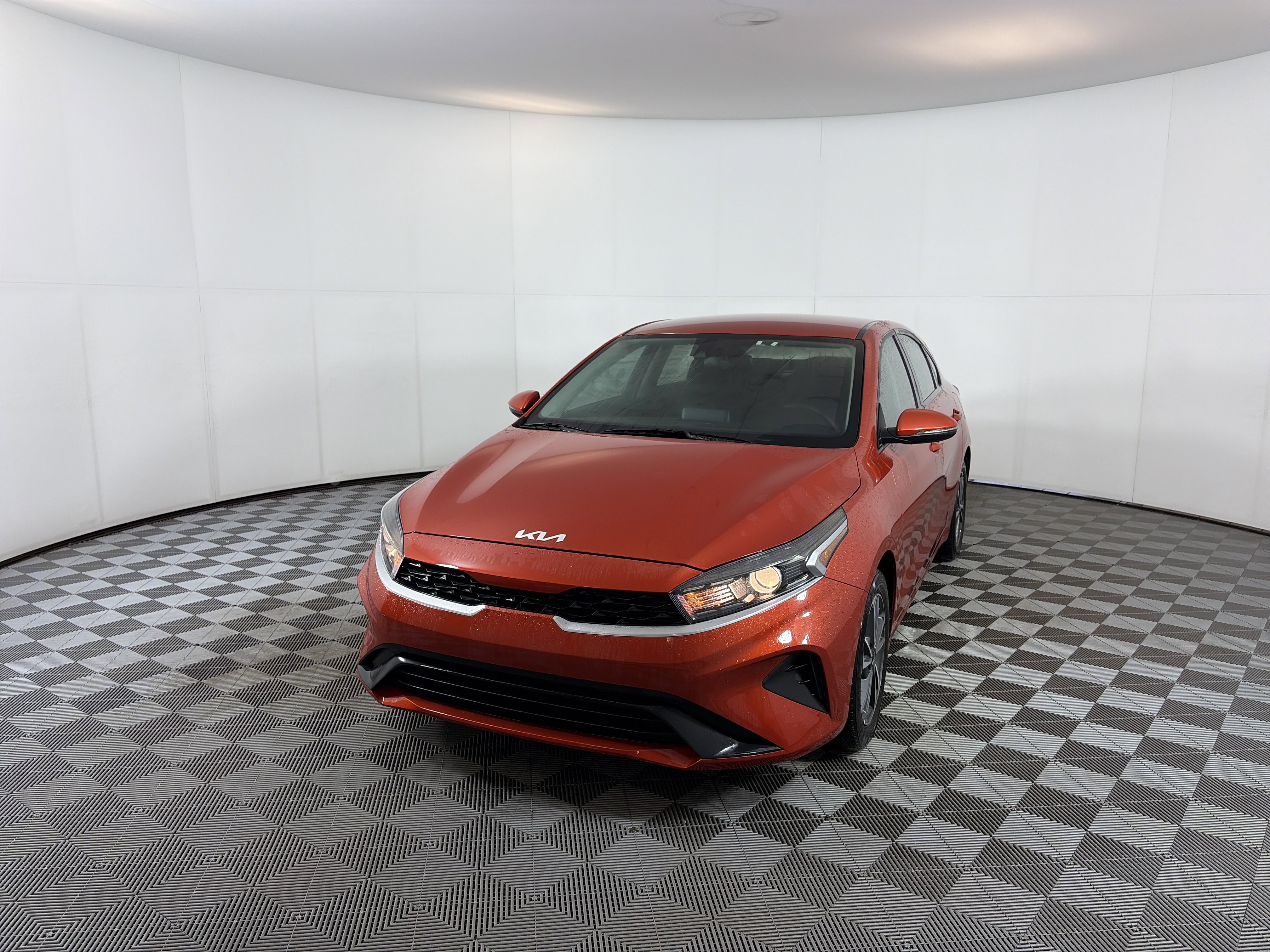 Used 2023 Kia Forte LXS w/ LXS Technology Package FWD image 2