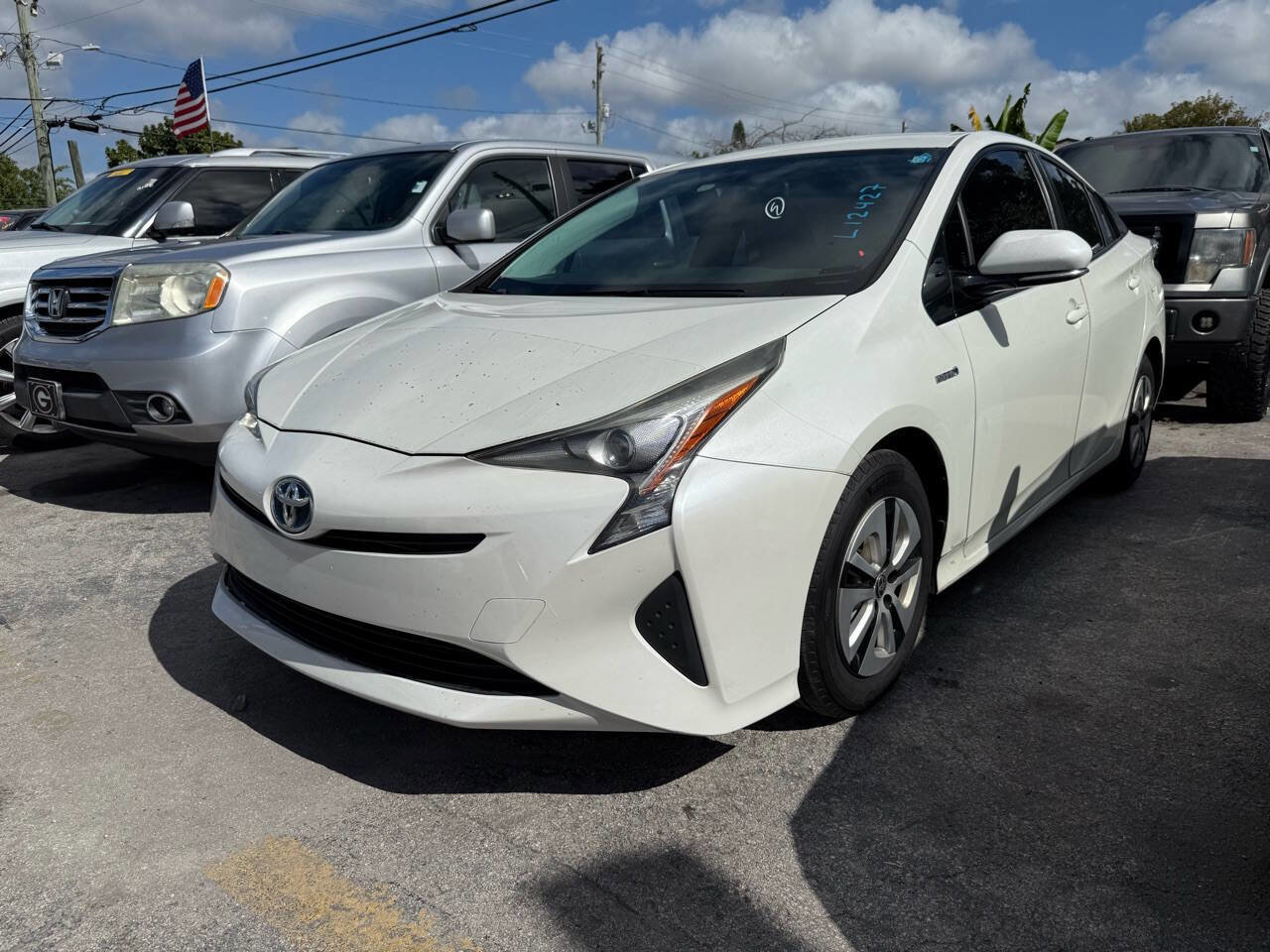 Used 2016 Toyota Prius Two FWD image 2