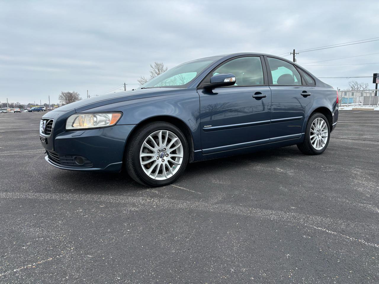 Used 2011 Volvo S40 T5 w/ Preferred Pkg FWD image 2