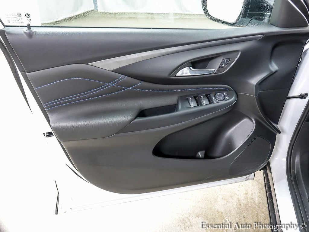 Used 2025 Buick Envista Sport Touring image 17