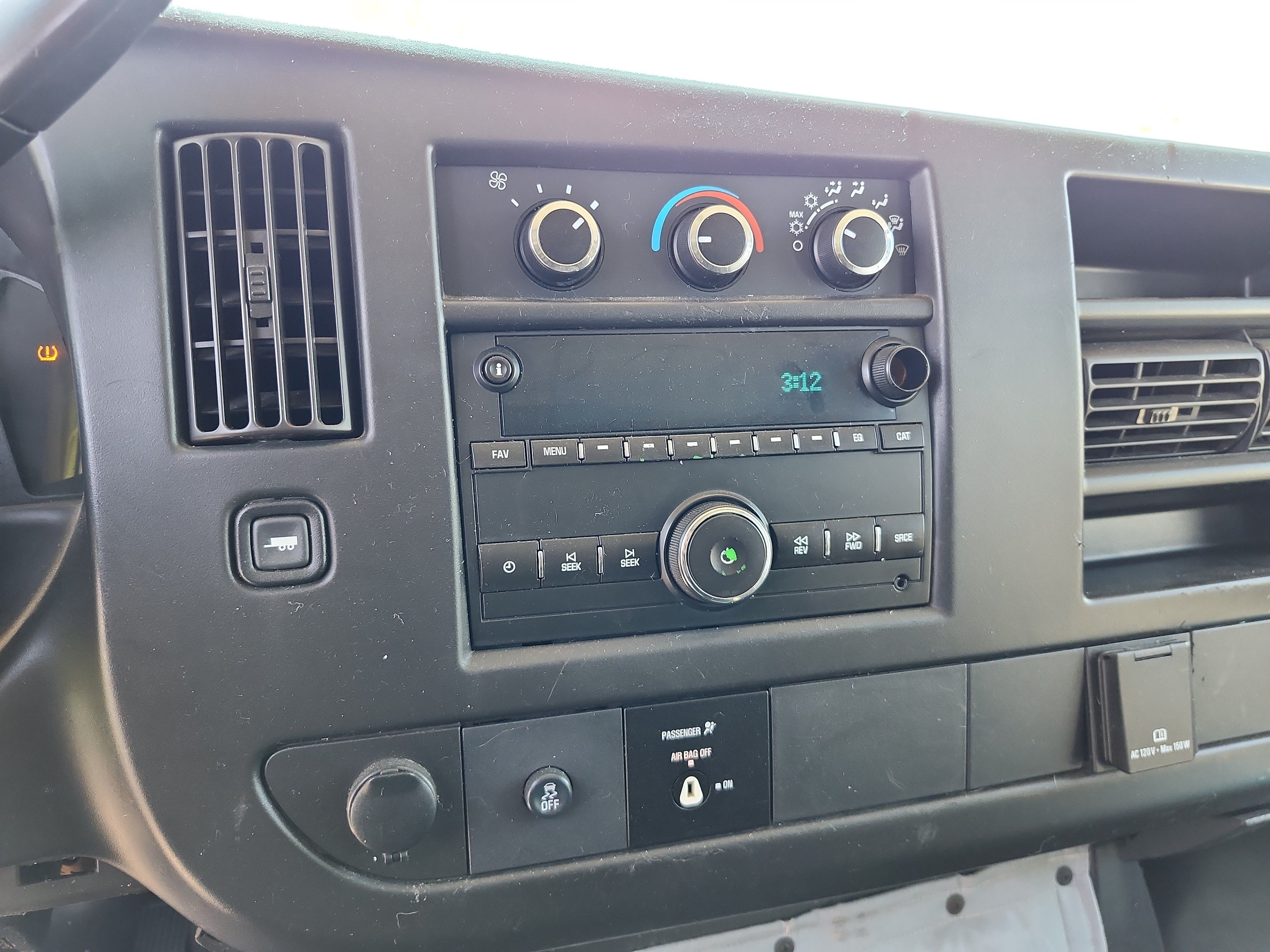Used 2015 Chevrolet Express 3500 Extended RWD image 14