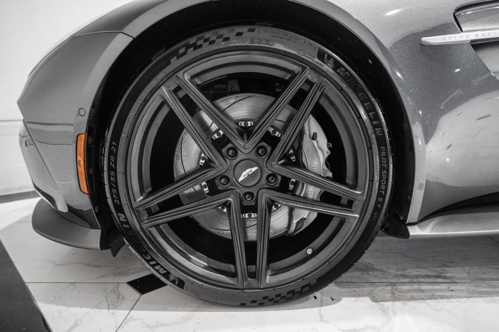 Used 2025 Aston Martin V8 Vantage Coupe RWD image 7