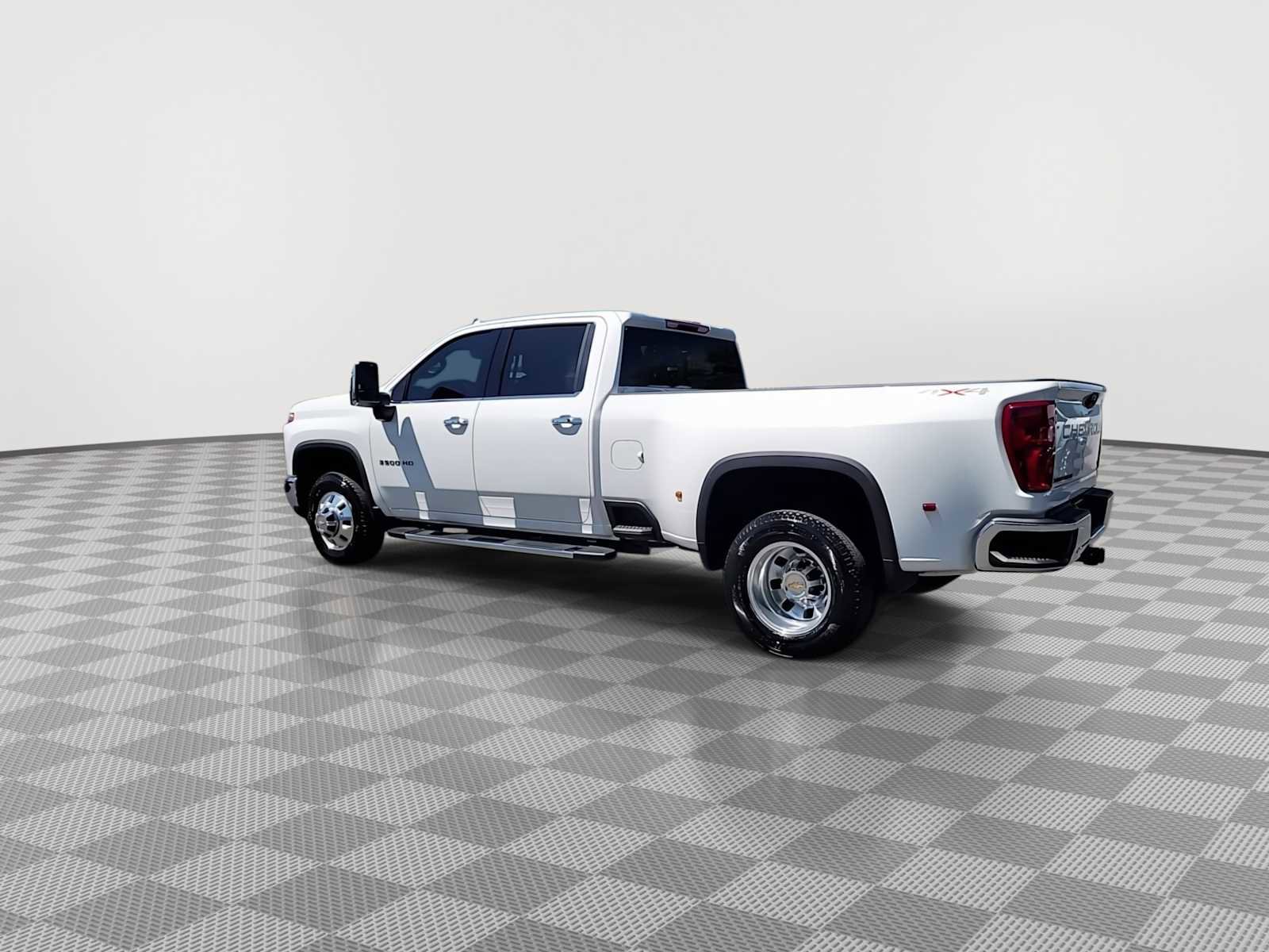 Used 2025 Chevrolet Silverado 3500 LTZ AWD/4WD image 6