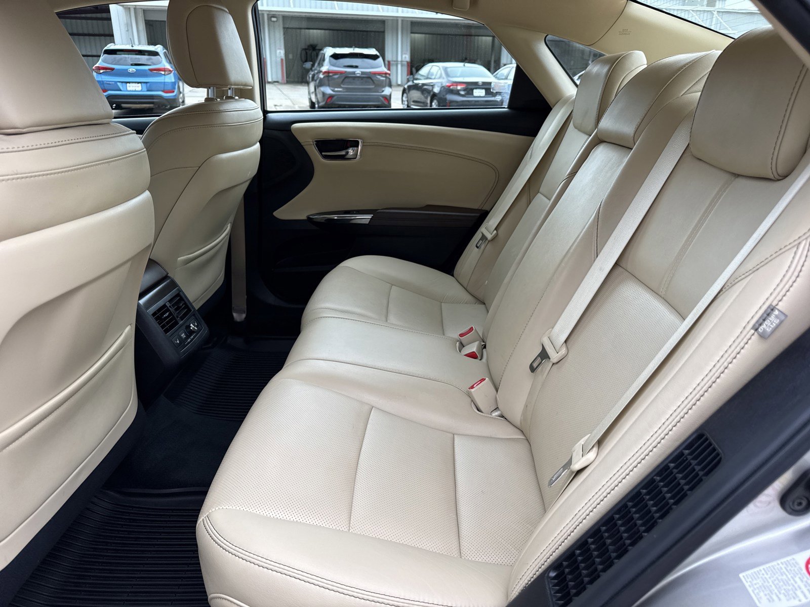 Used 2018 Toyota Avalon Limited w/ All Weather Liner Package FWD image 14