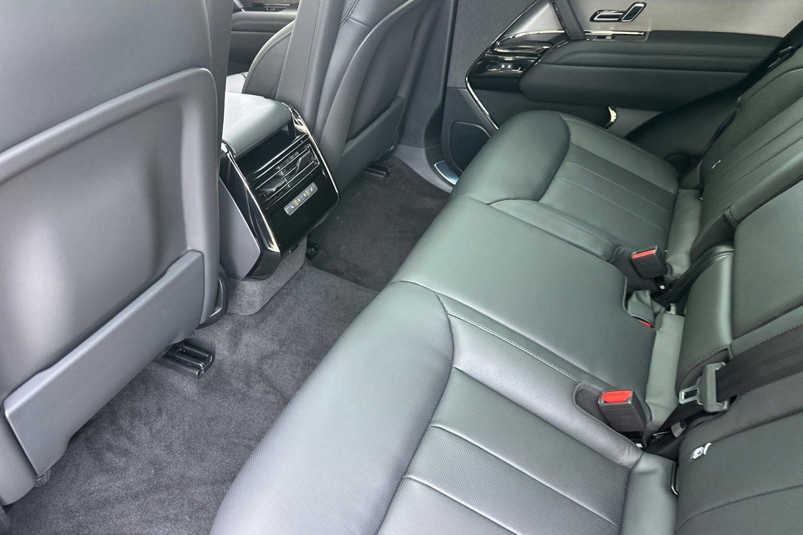 New 2026 Land Rover Range Rover Sport SE image 21