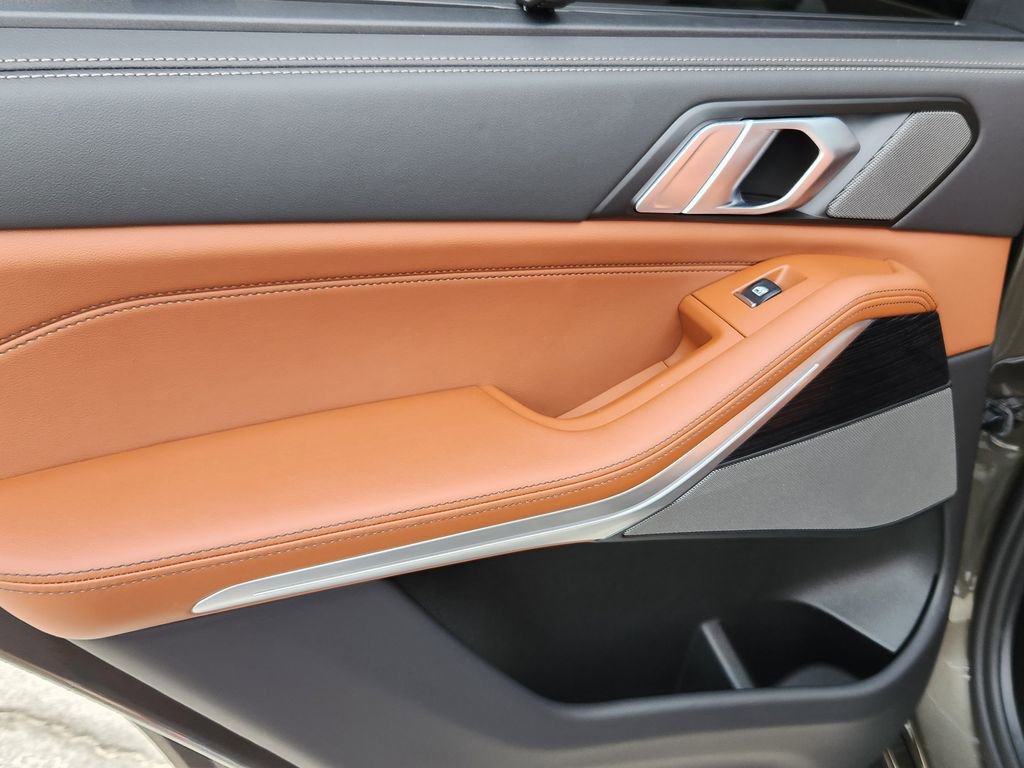 Used 2025 BMW X5 xDrive40i w/ Executive Package AWD/4WD image 12