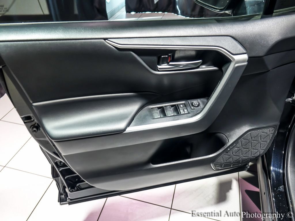 Used 2022 Toyota RAV4 XLE w/ Convenience Package image 28