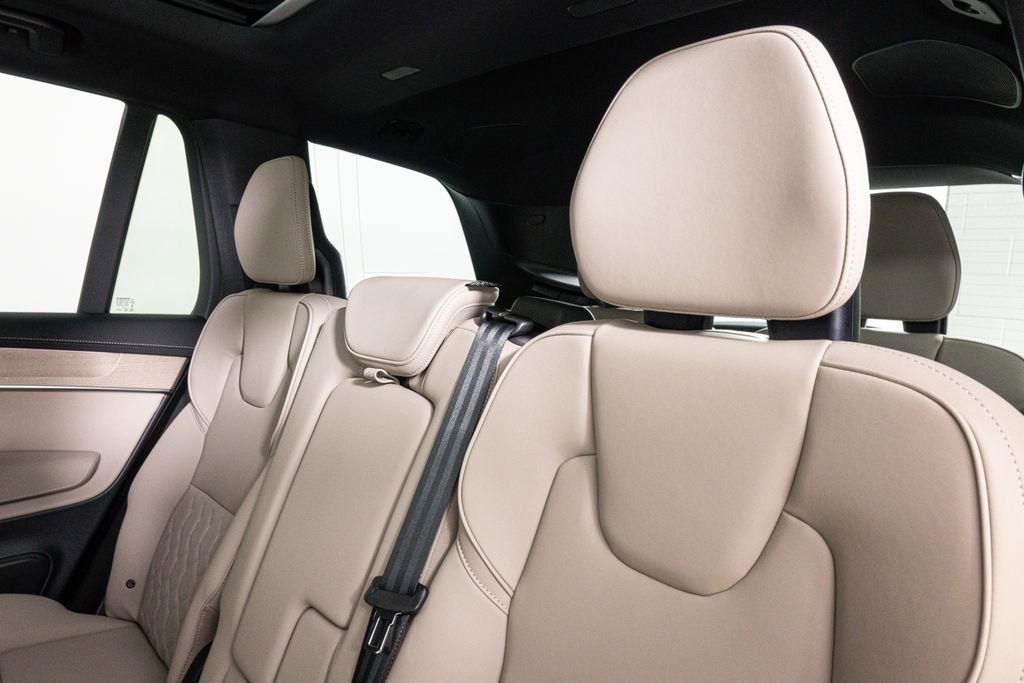 Certified 2026 Volvo XC90 B6 Plus w/ Protection Package Premier image 14