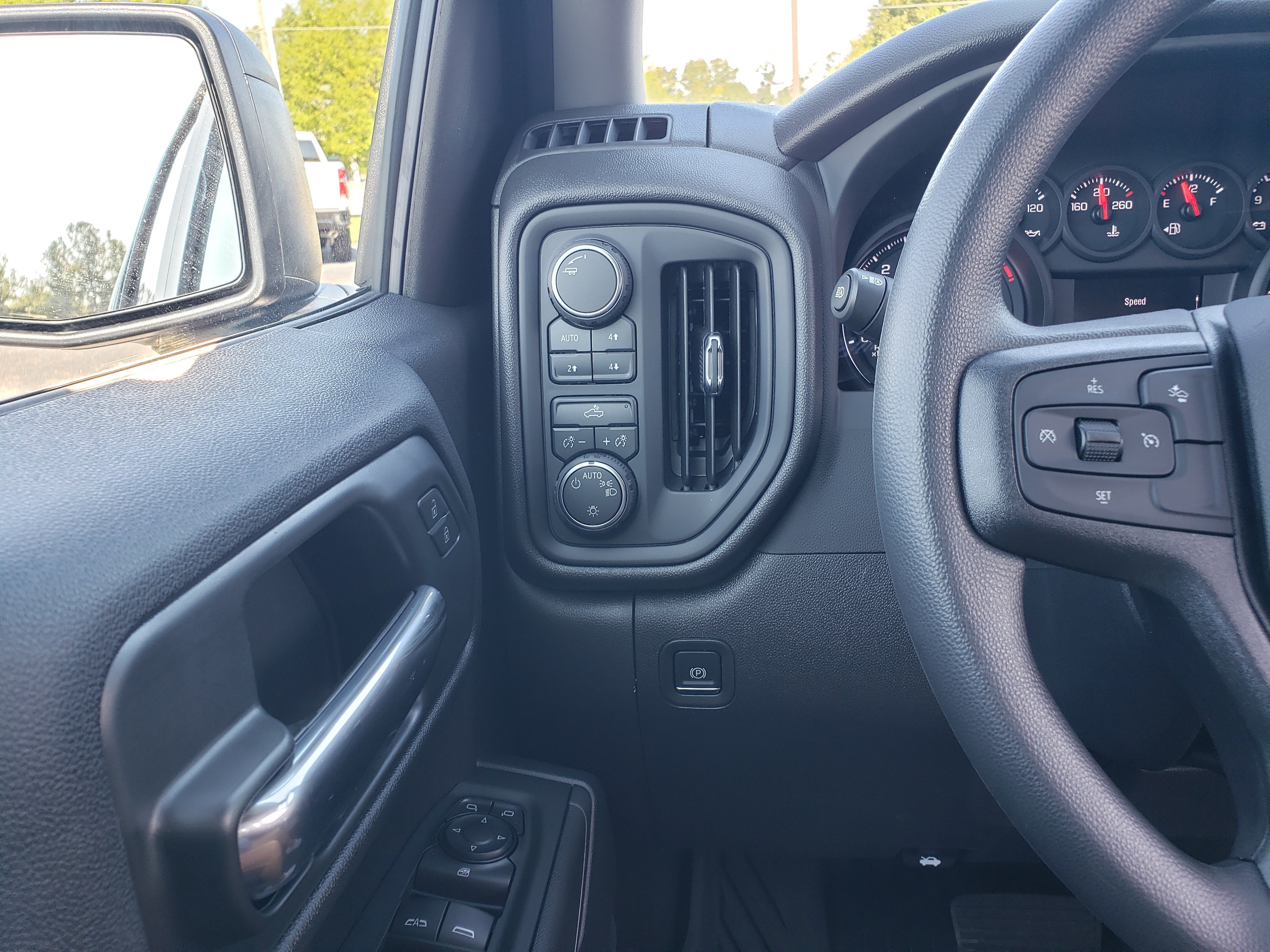 New 2026 Chevrolet Silverado 1500 Custom Trail Boss w/ LPO, Dark Essentials Package AWD/4WD image 12