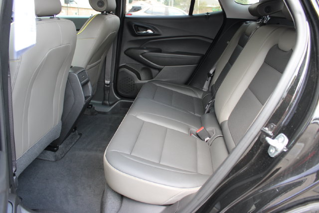 Used 2025 Chevrolet Trax ACTIV w/ Driver Confidence Package FWD image 33