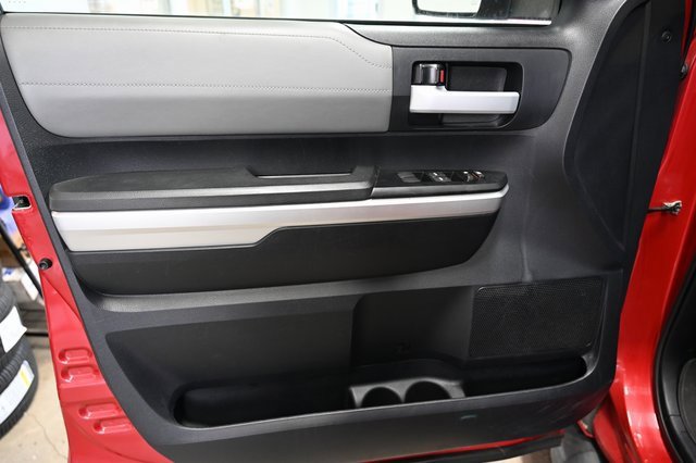Used 2014 Toyota Tundra Limited w/ Limited Premium Package image 29