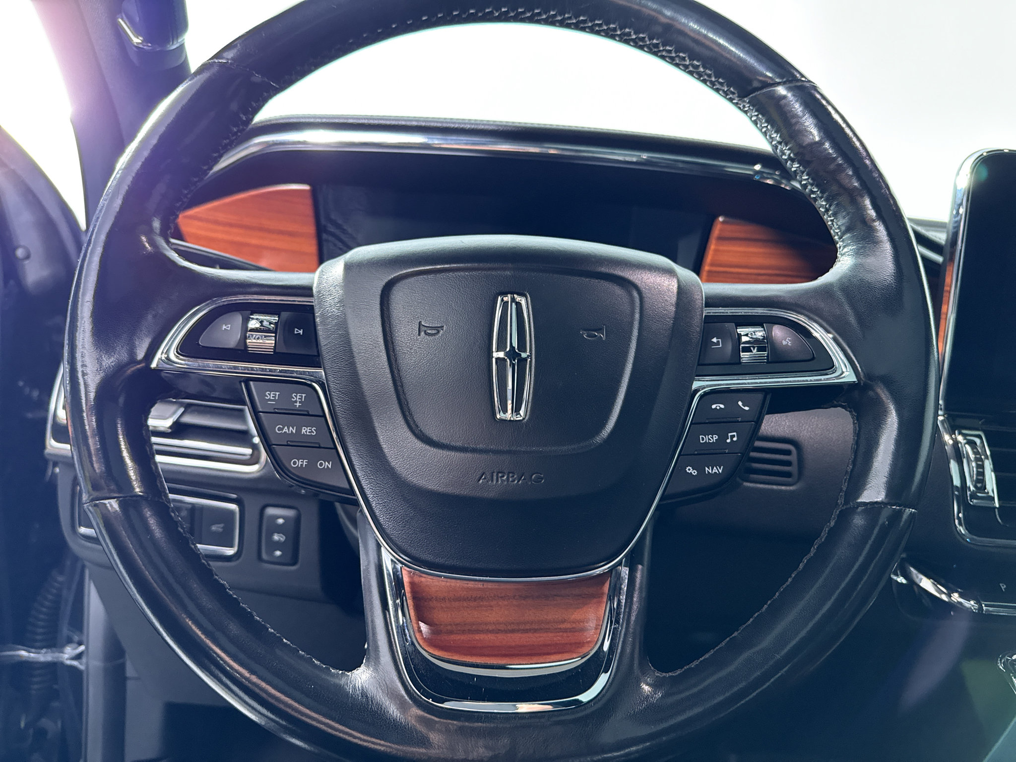 Used 2018 Lincoln Navigator L Select AWD/4WD image 21