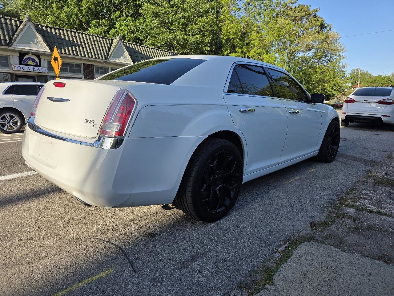 Used 2014 Chrysler 300 C AWD/4WD image 6