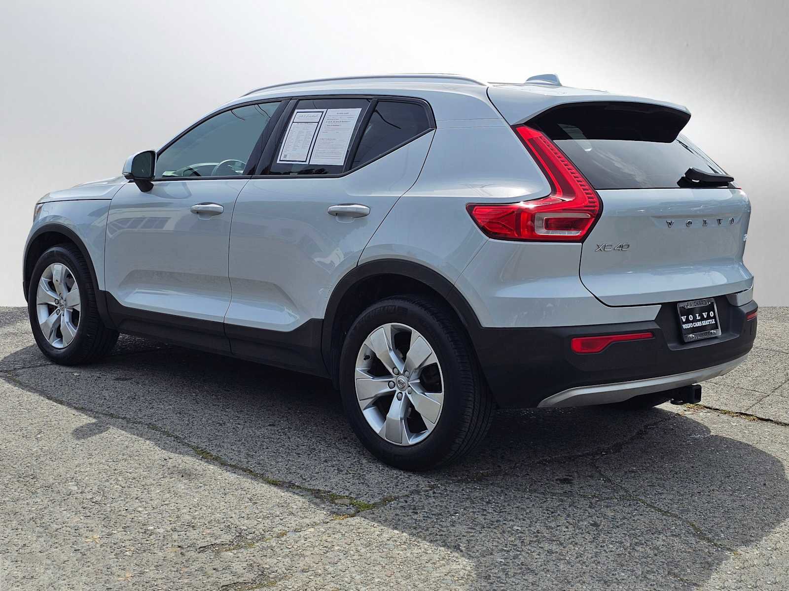 Used 2021 Volvo XC40 T5 Momentum w/ Protection Package Premier AWD/4WD image 5