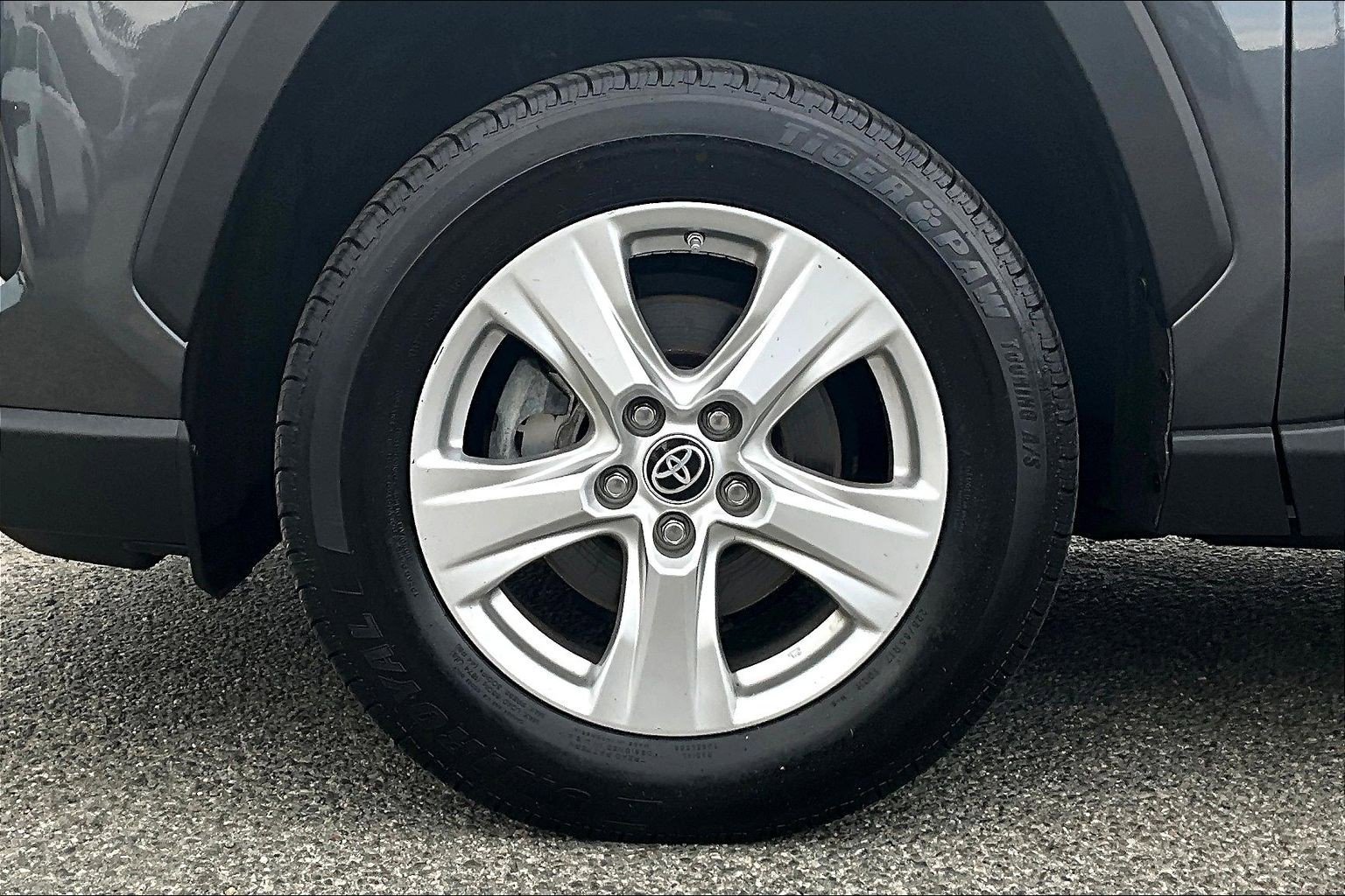 Used 2021 Toyota RAV4 LE AWD/4WD image 8