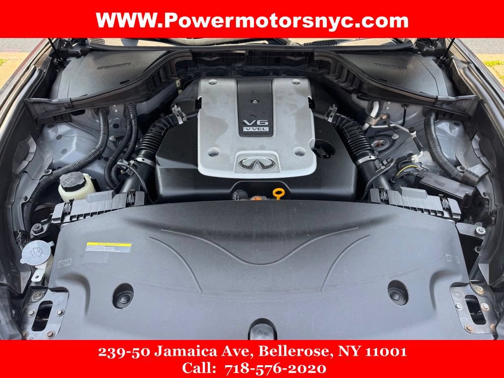 Used 2017 INFINITI Q70 3.7 AWD/4WD image 16