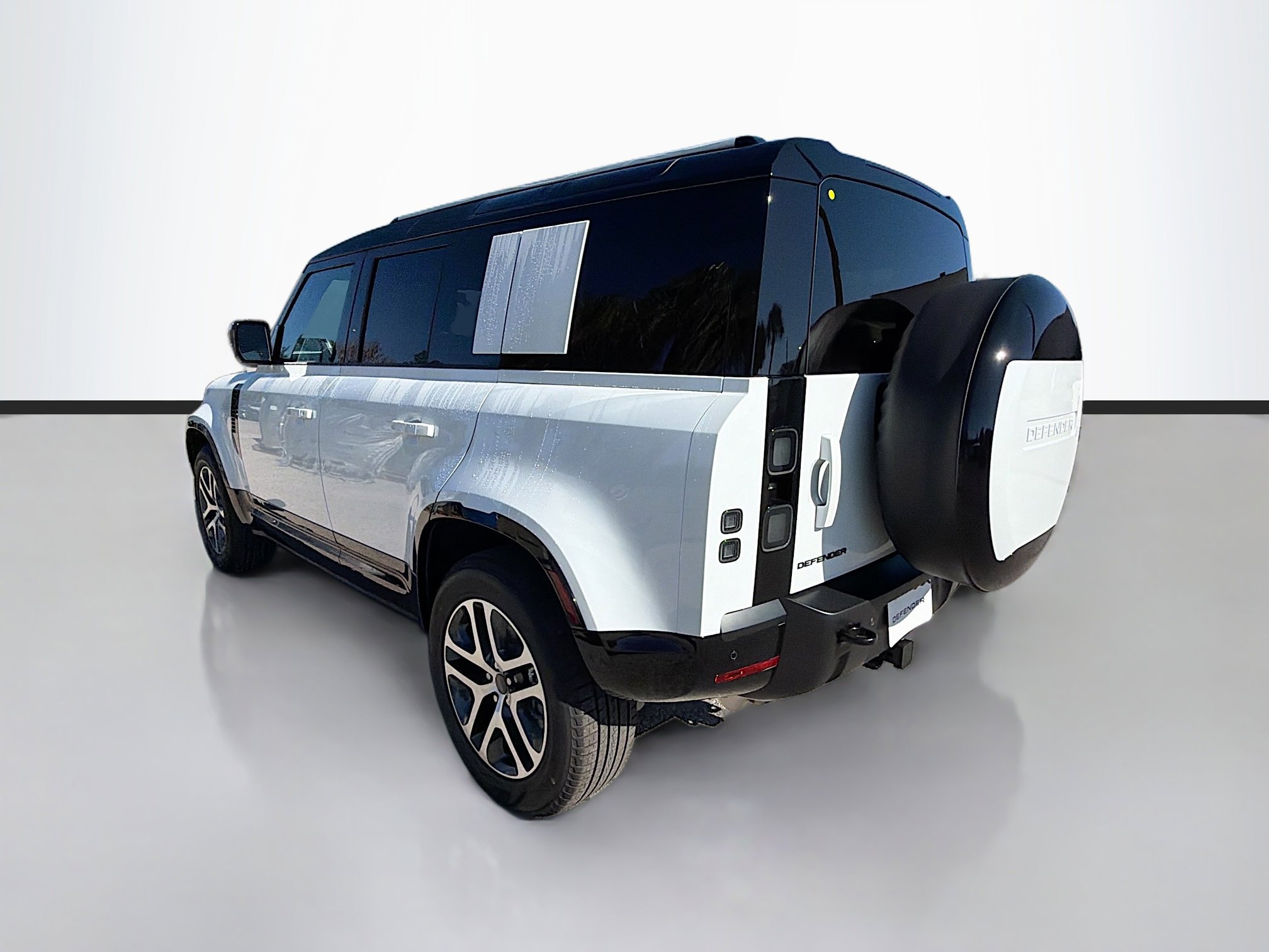 New 2026 Land Rover Defender 110 X-Dynamic SE image 3