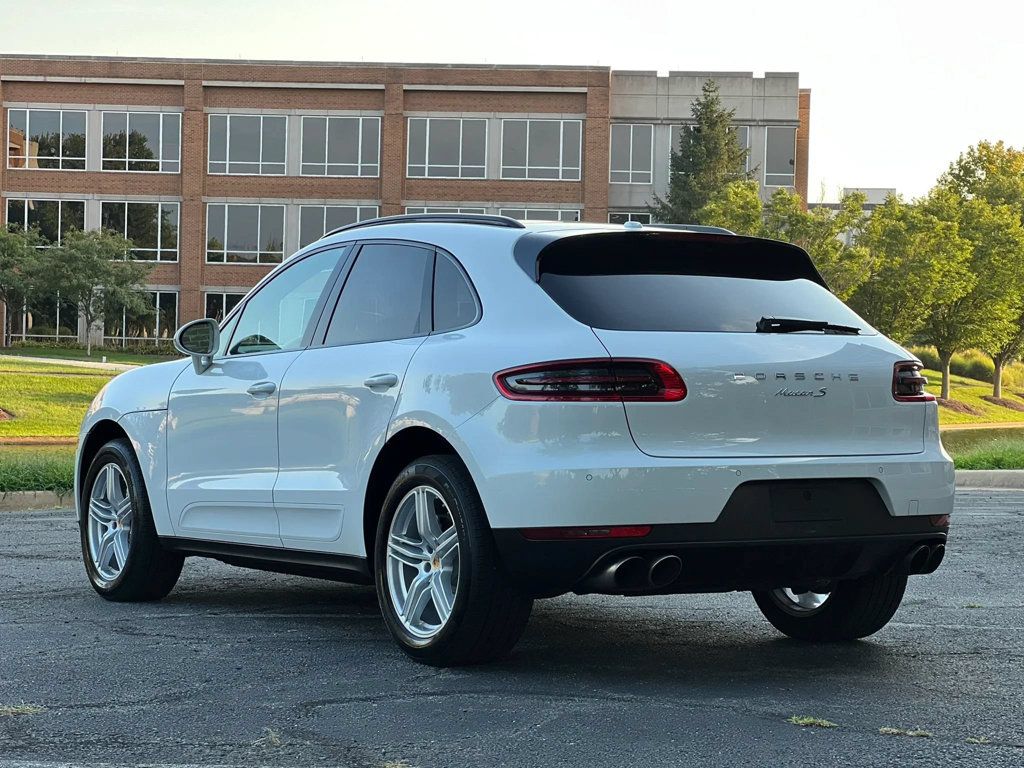 Used 2017 Porsche Macan S AWD/4WD image 3