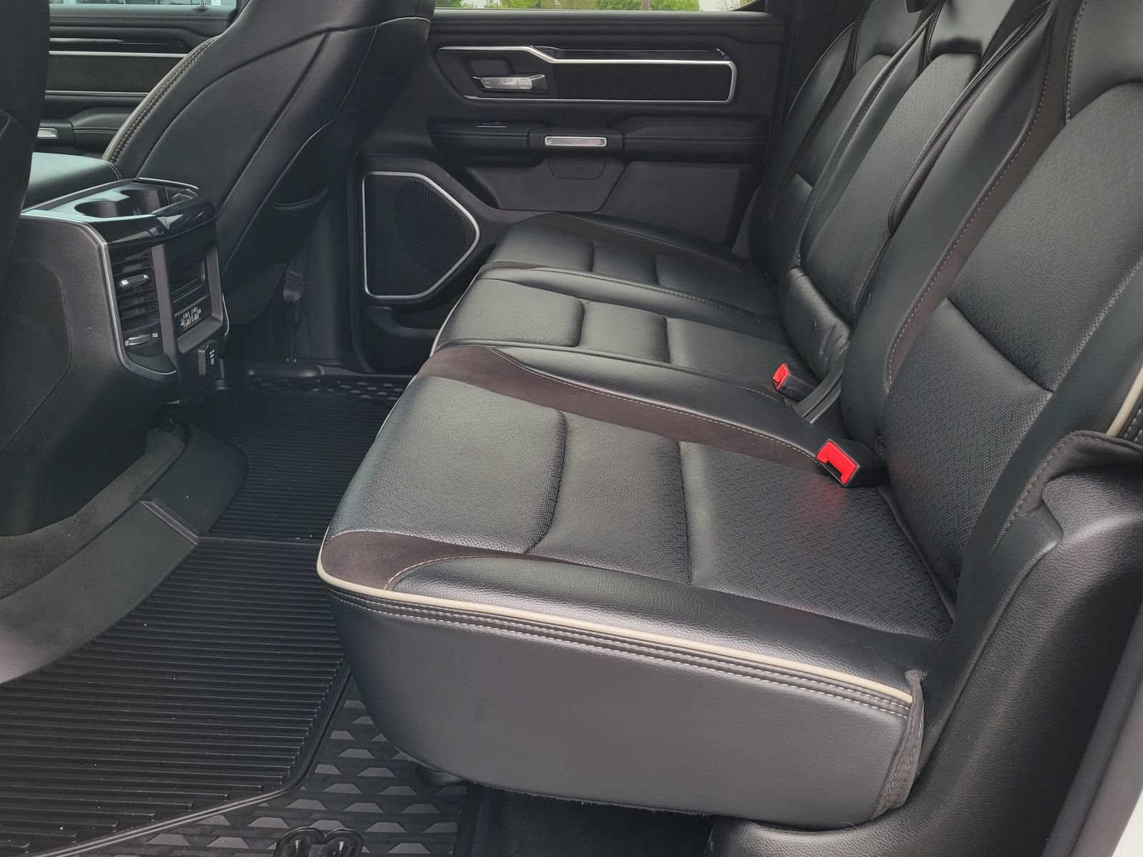 Used 2020 RAM 1500 Laramie w/ Sport Appearance Package AWD/4WD image 11