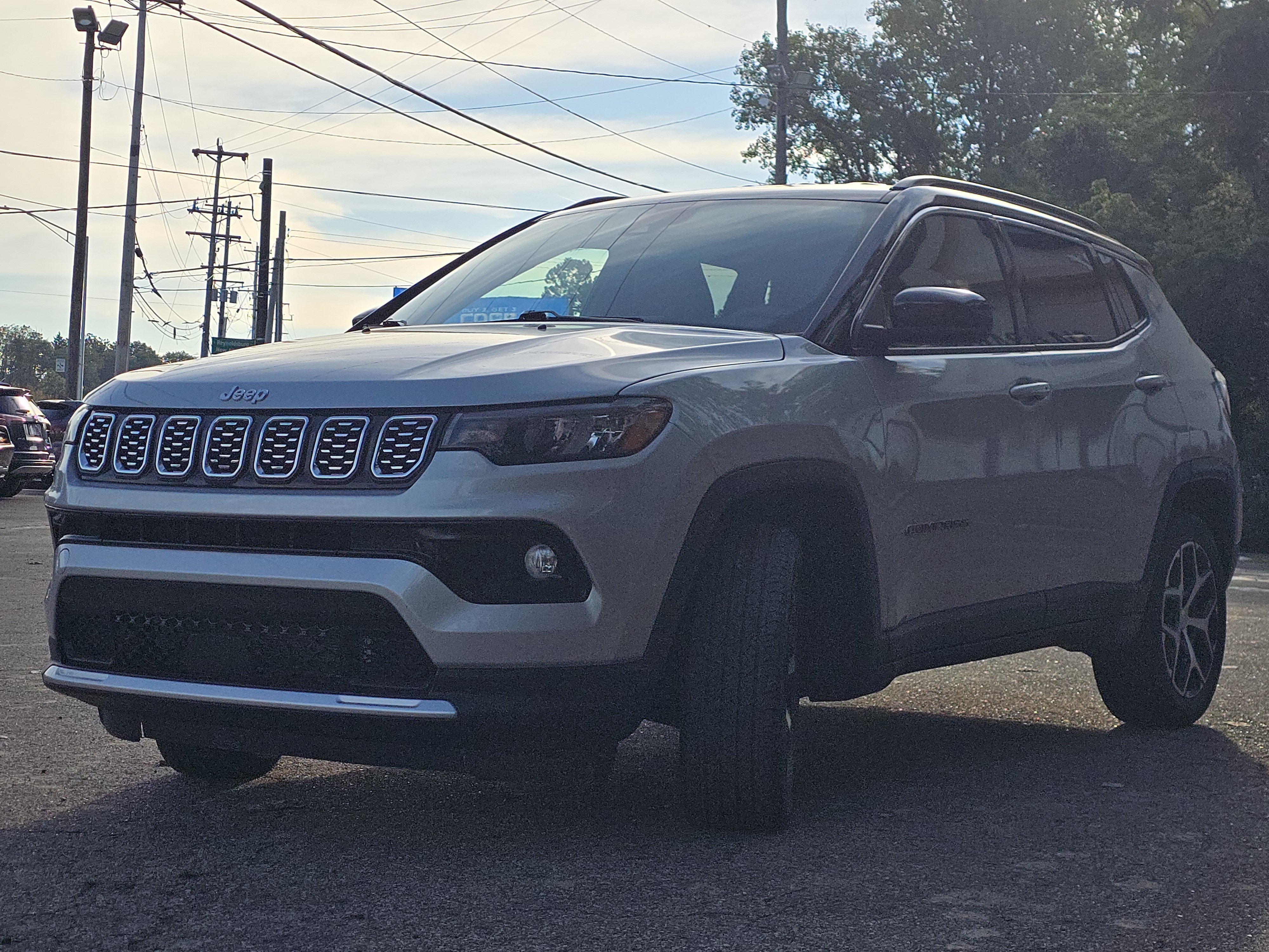 Used 2024 Jeep Compass Limited AWD/4WD image 3