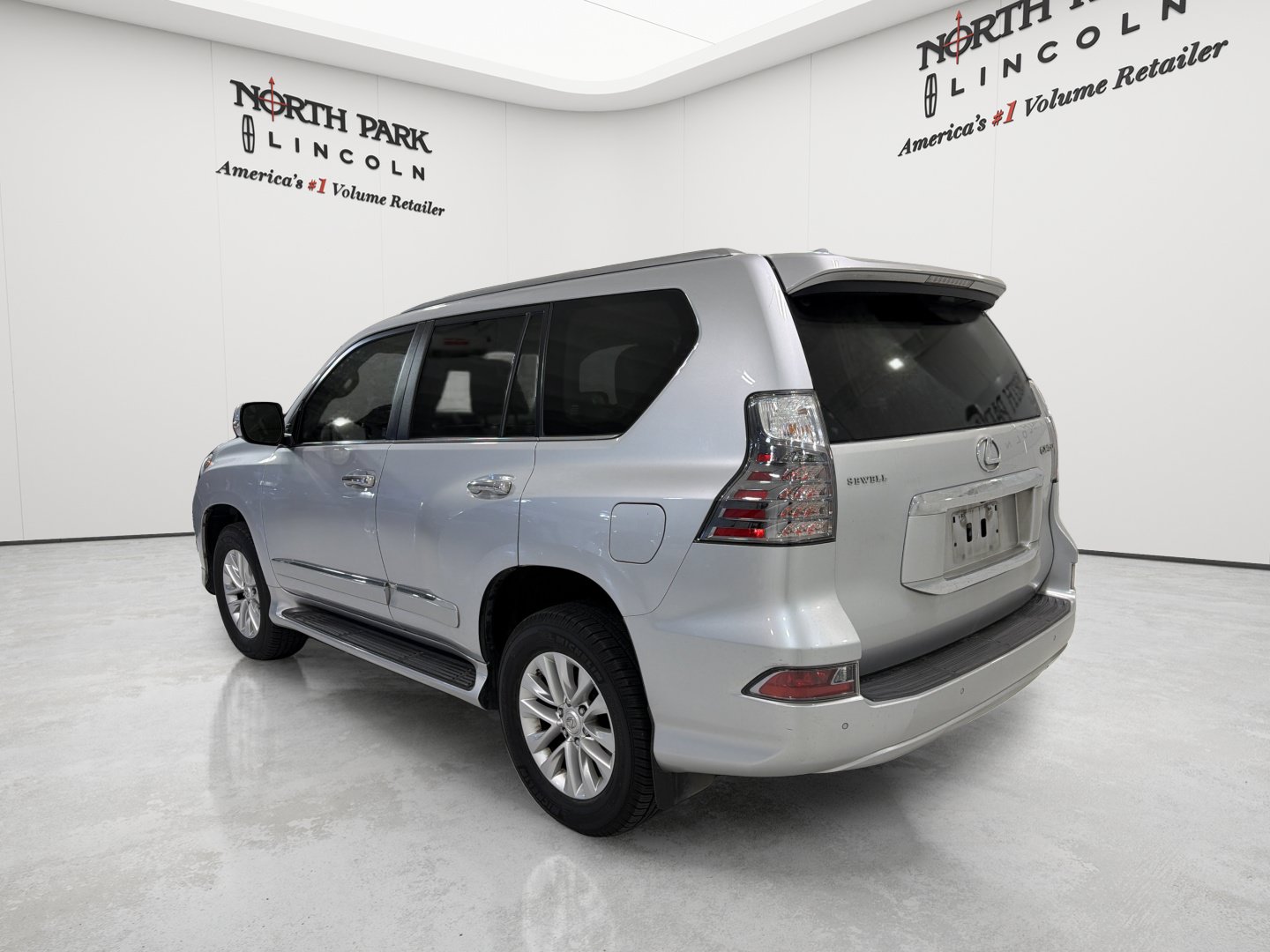 Used 2017 Lexus GX 460 Premium w/ Premium Package AWD/4WD image 3