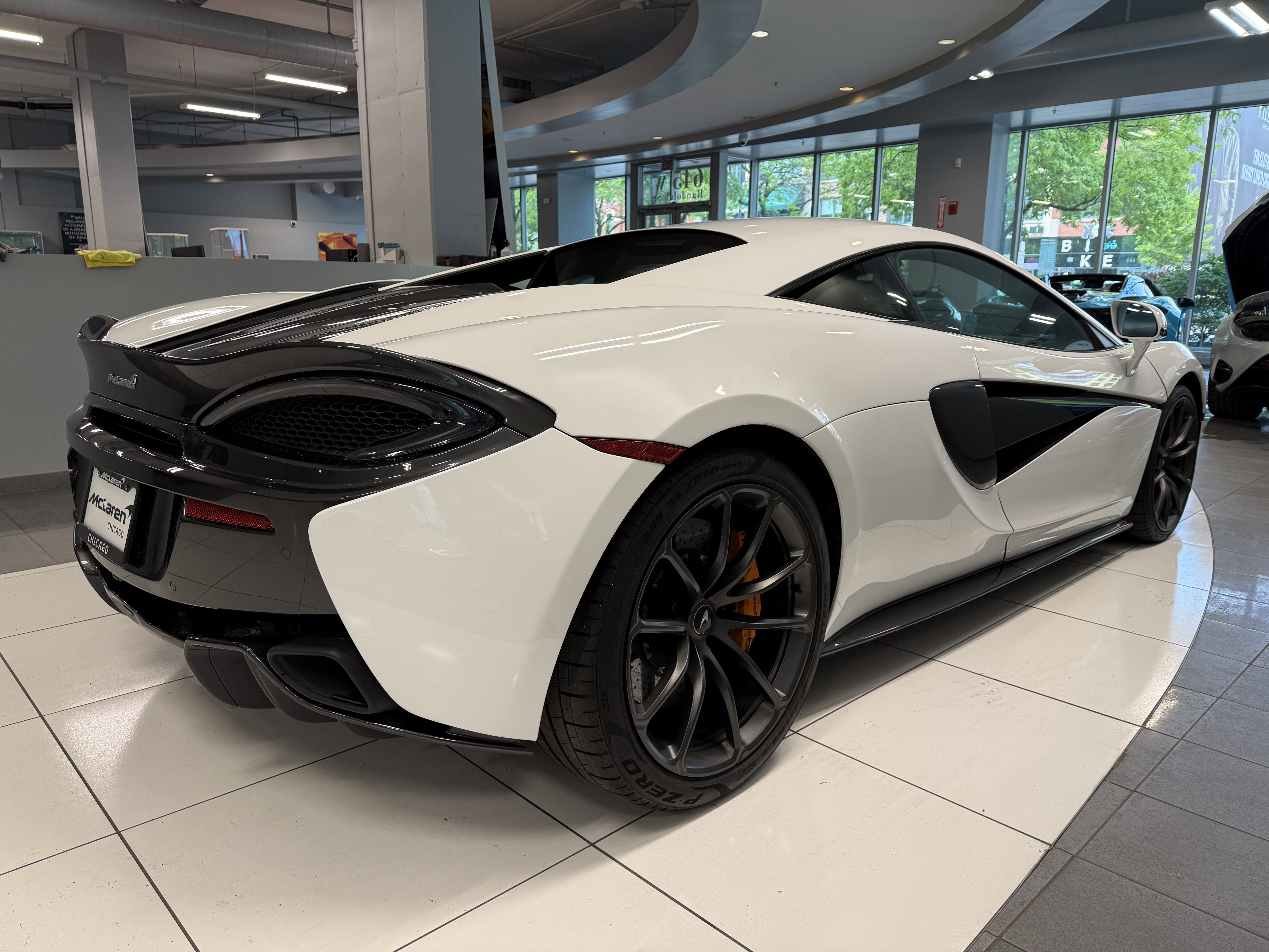 Used 2019 McLaren 570S Coupe RWD image 4