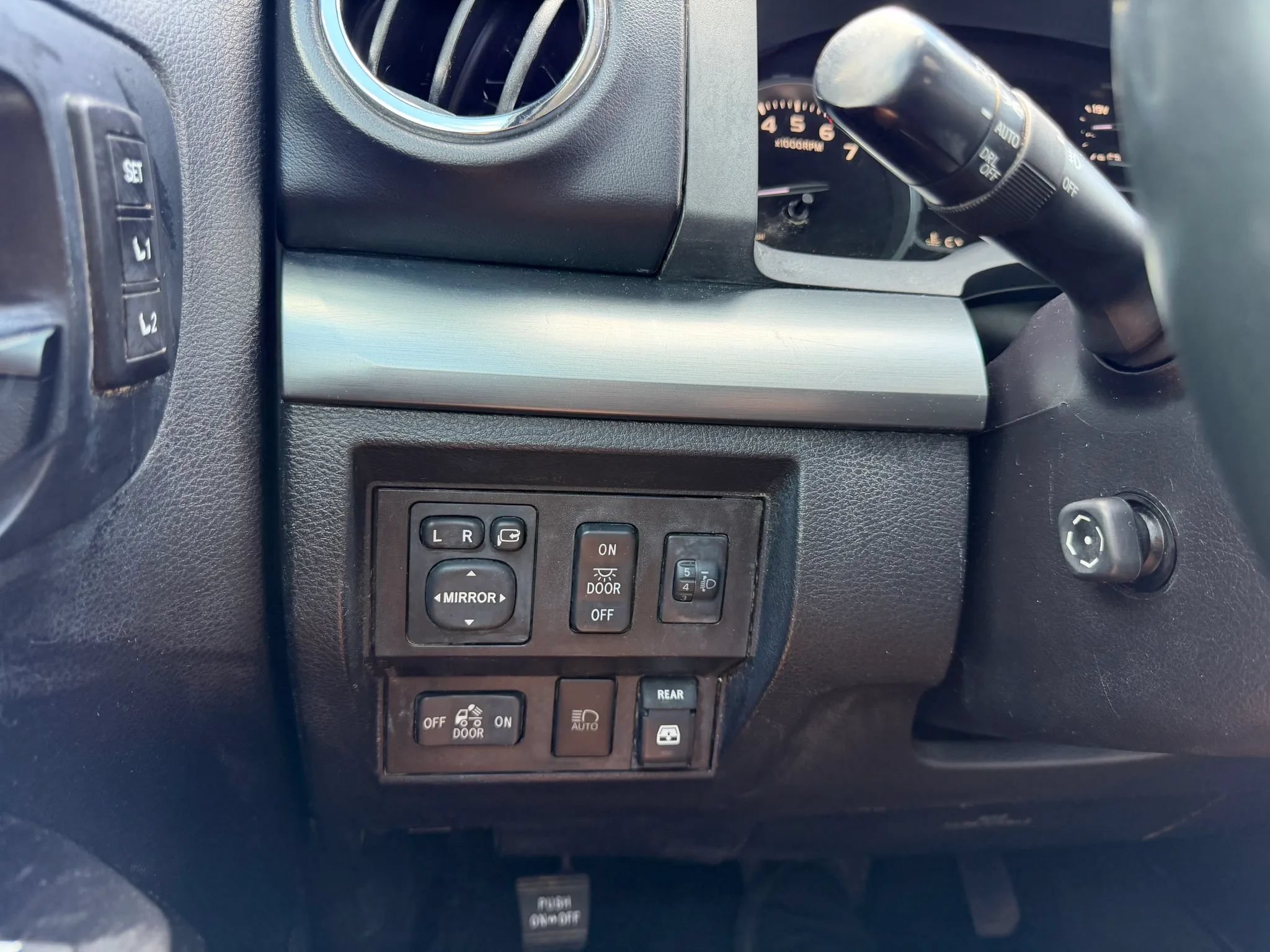Used 2019 Toyota Tundra Platinum AWD/4WD image 21