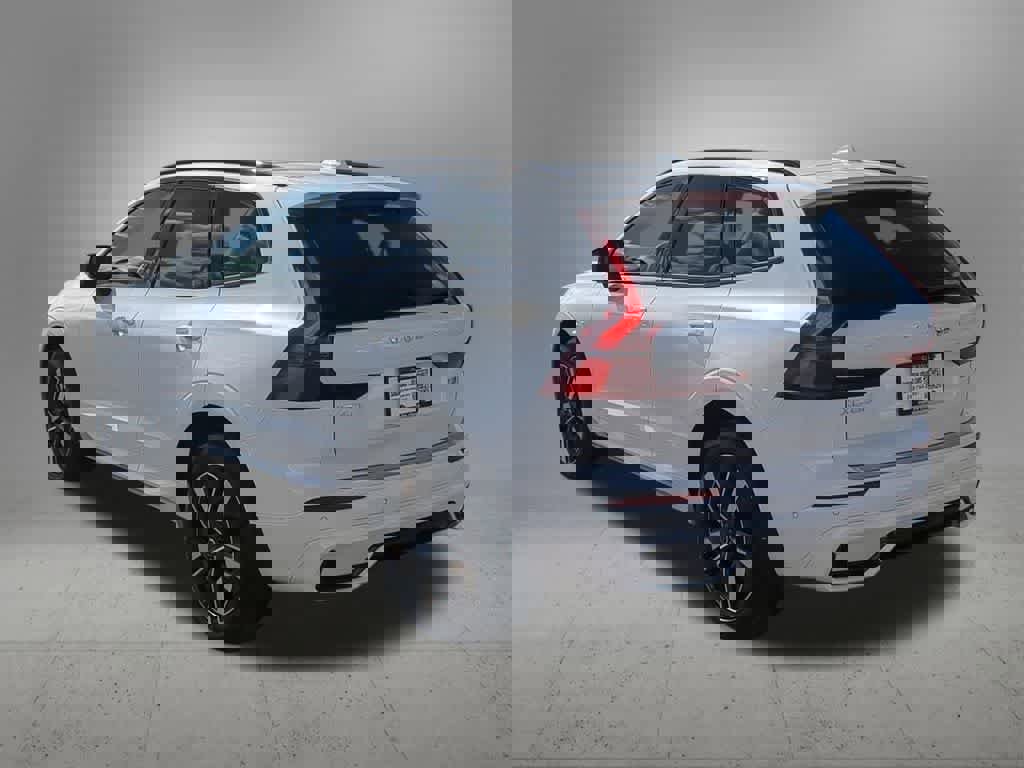 Certified 2026 Volvo XC60 B5 Plus w/ Protection Package Premier image 4