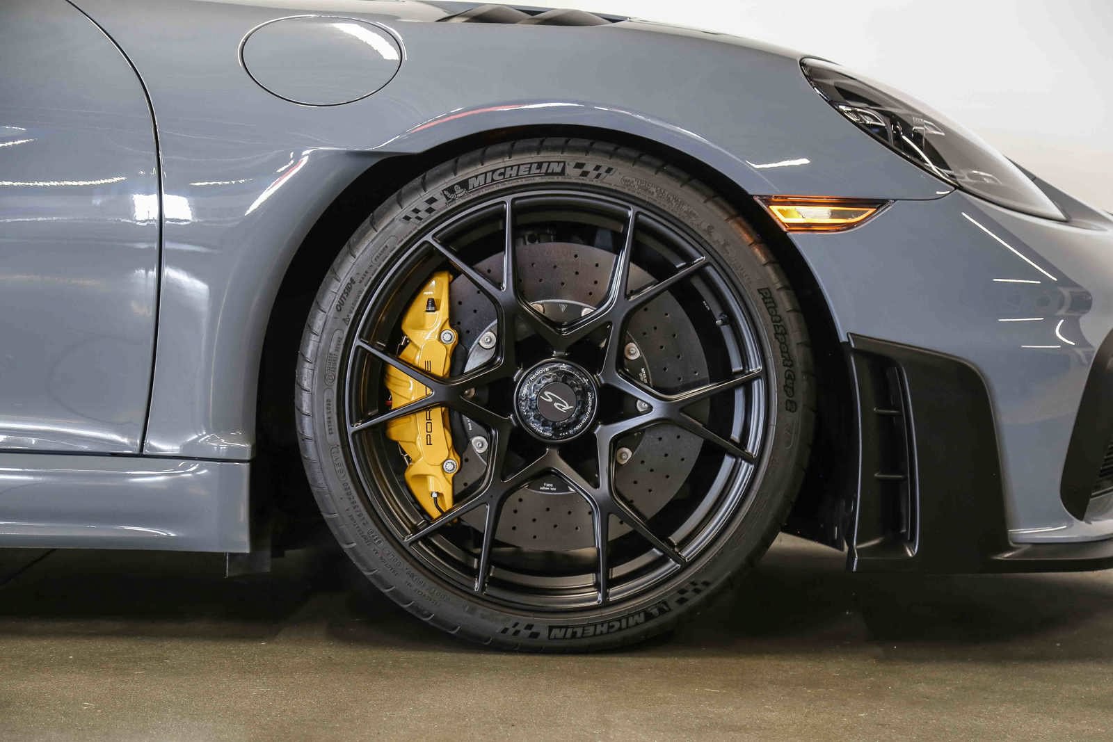 Used 2025 Porsche 718 Cayman GT4 RS w/ Weissach Package RWD image 21