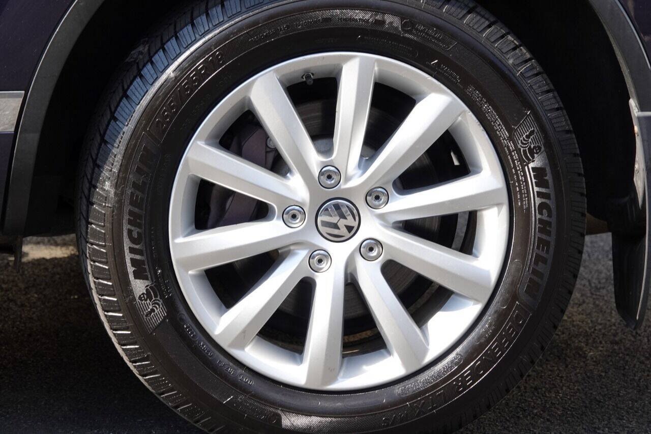 Used 2012 Volkswagen Touareg Sport AWD/4WD image 94
