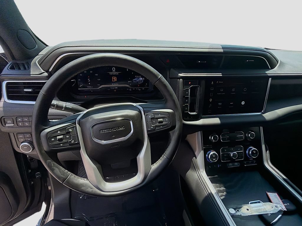 Used 2023 GMC Yukon Denali AWD/4WD image 8
