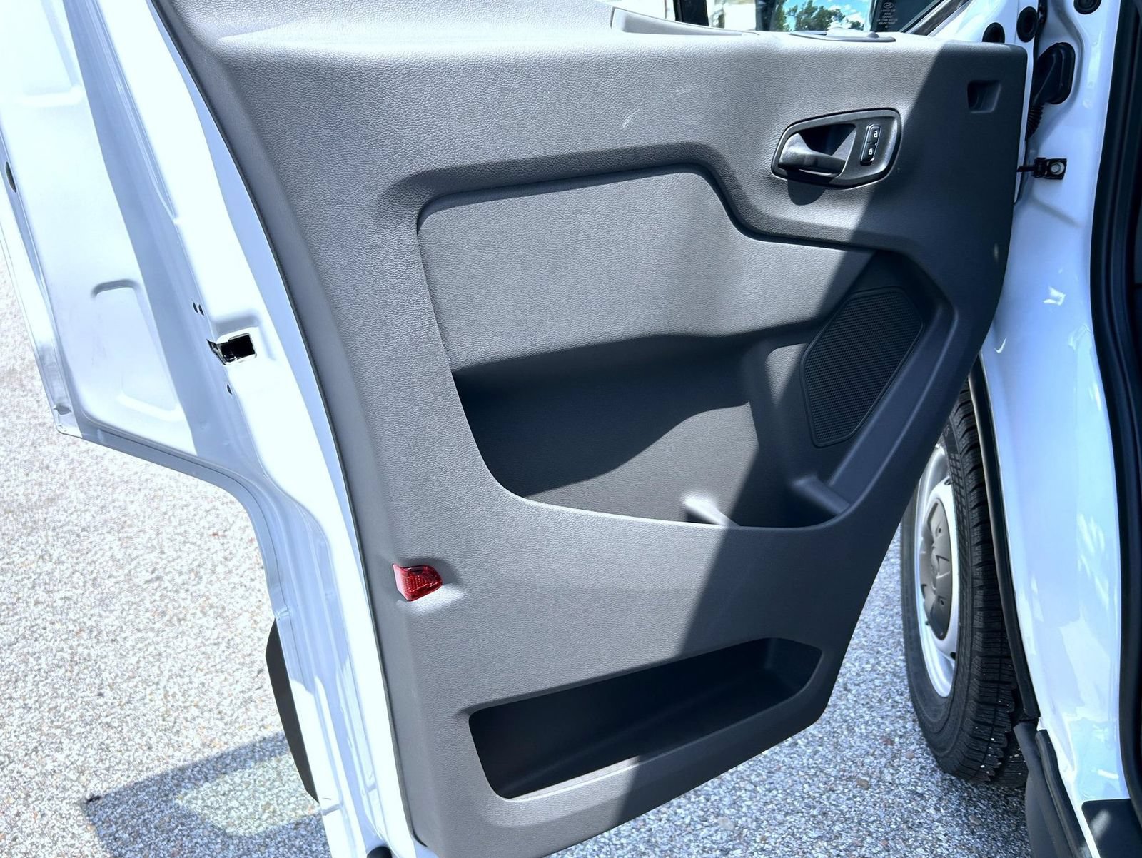 New 2026 Ford Transit 250 148 Medium Roof w/ Load Area Protection Package RWD image 9