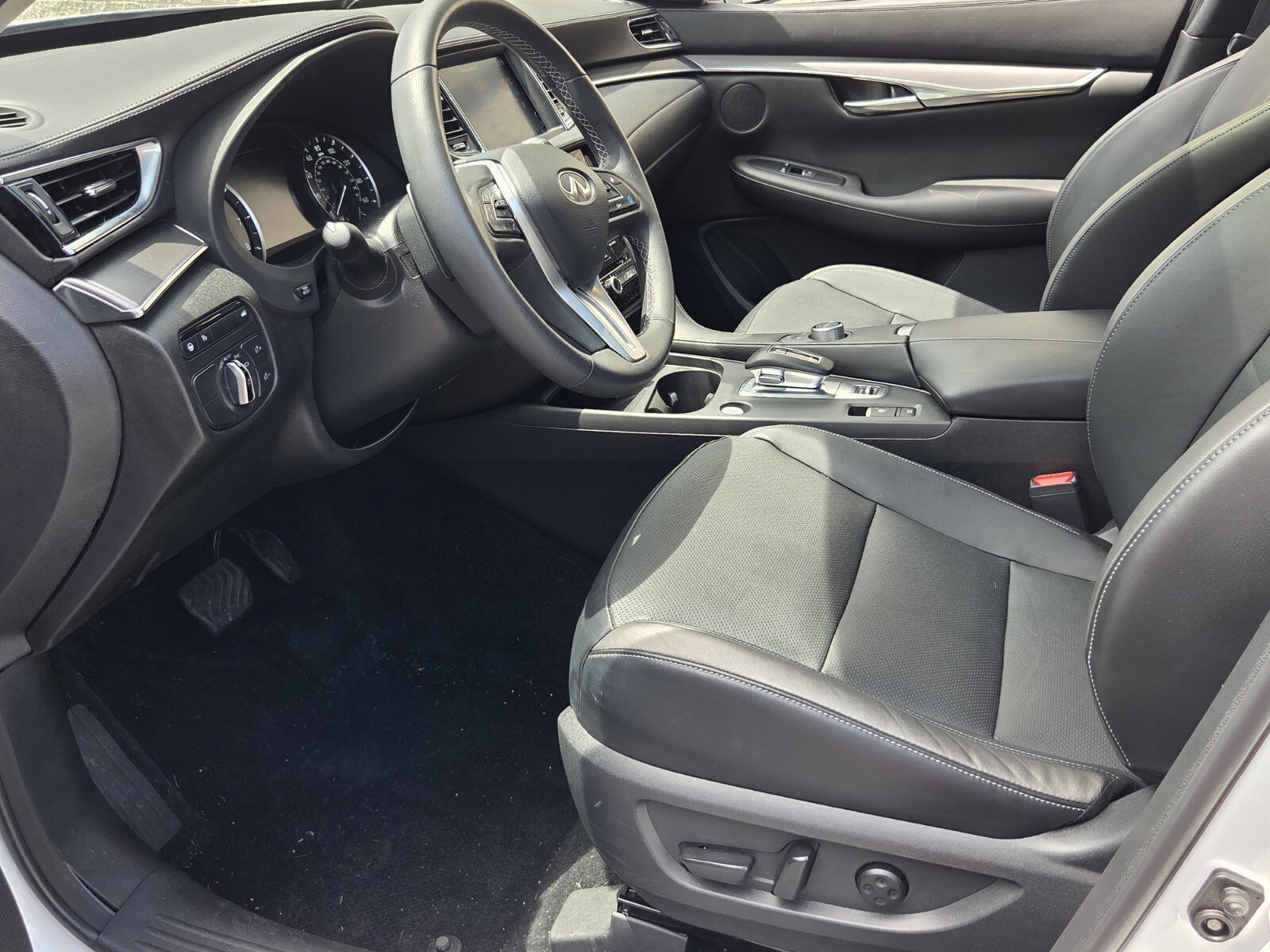 Used 2023 INFINITI QX50 Luxe FWD image 13