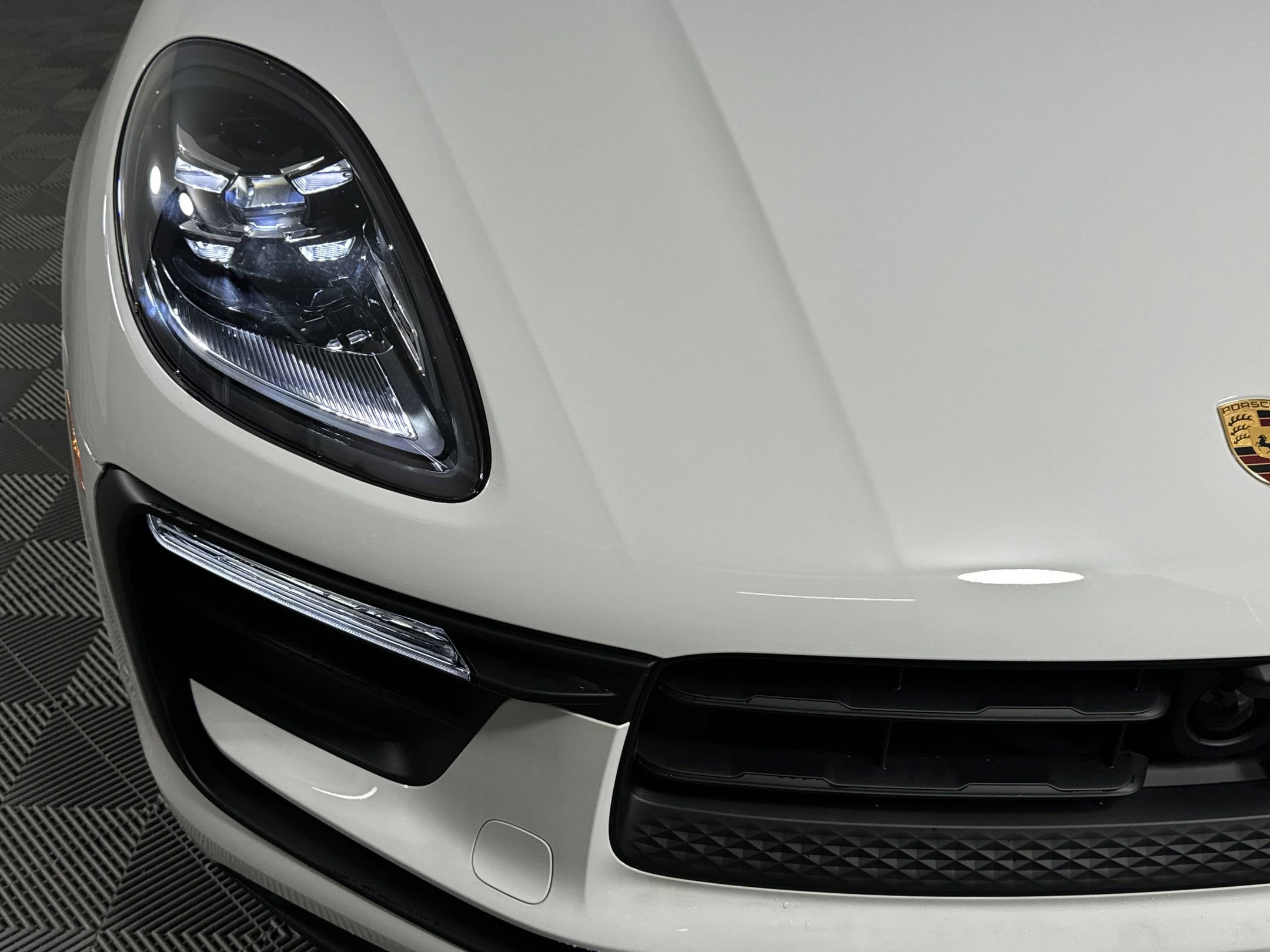 Certified 2025 Porsche Macan image 11