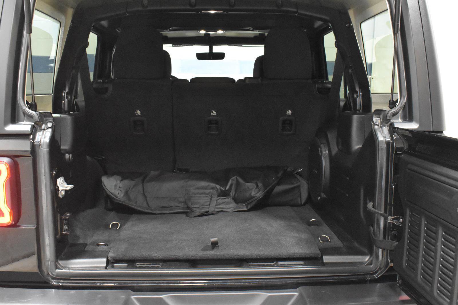 Used 2022 Jeep Wrangler Unlimited Sahara w/ LED Lighting Group image 24